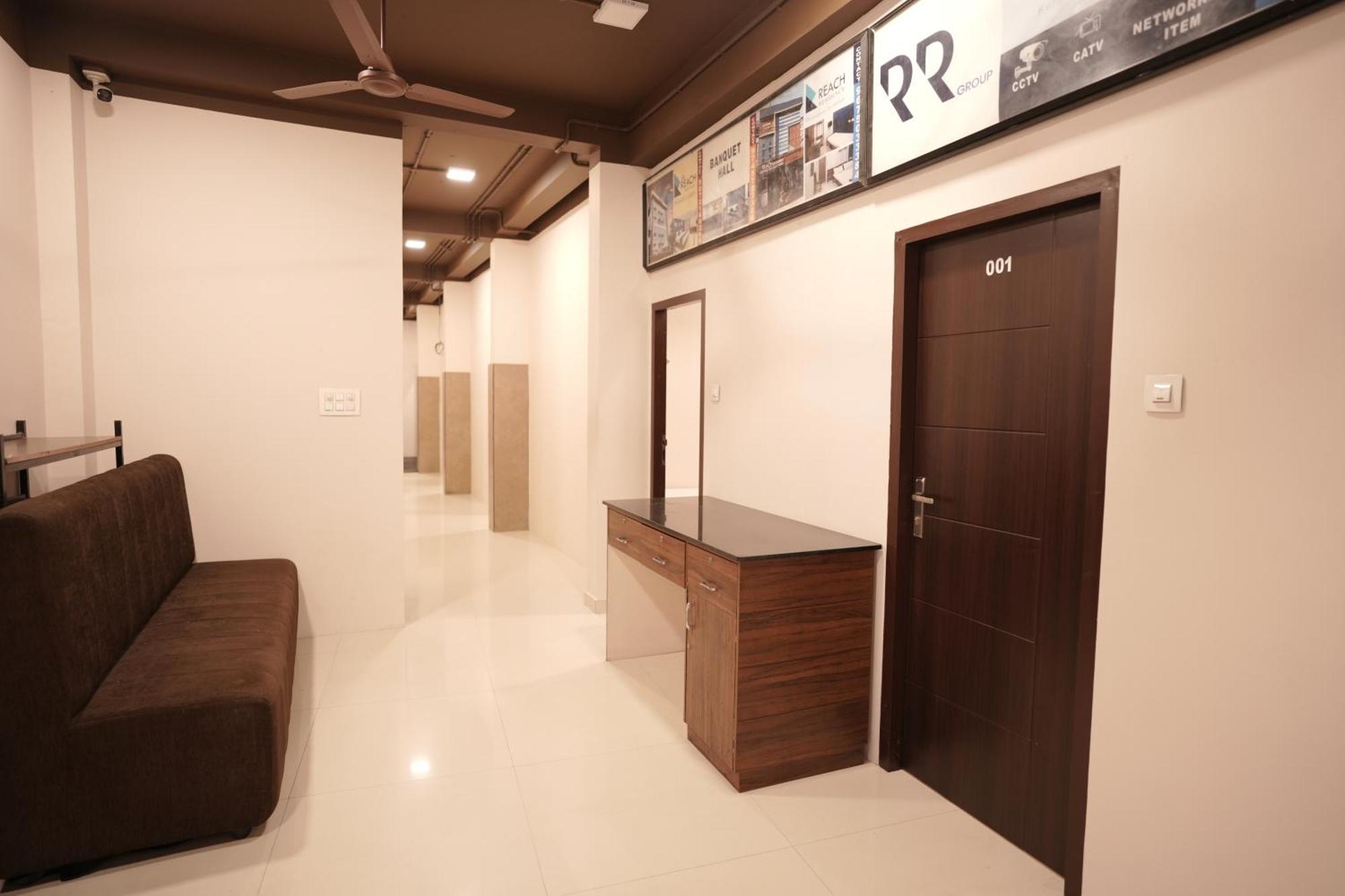 ホテル Reach Residency Kochi エクステリア 写真