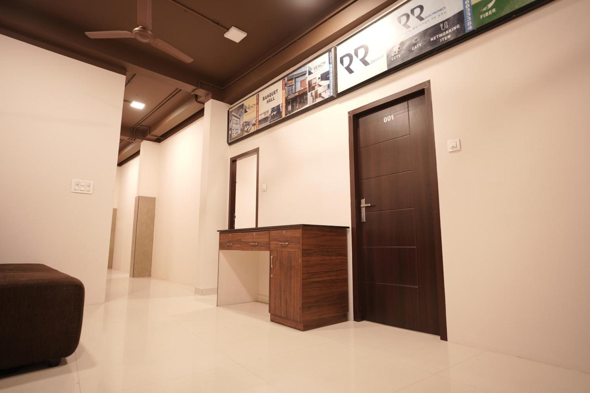 ホテル Reach Residency Kochi エクステリア 写真