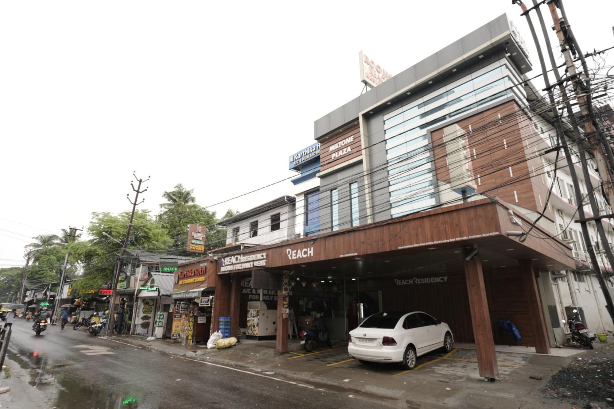 ホテル Reach Residency Kochi エクステリア 写真